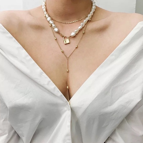 Blogger Fav Multi Layer Pearl Lock Chain Necklace - Picture 4 of 5